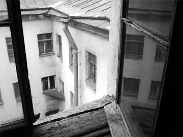 18-летняя девушка спрыгнула с балкона многоэтажки в Нижнем Новгороде