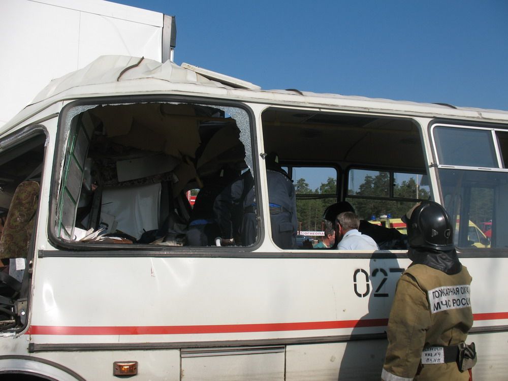 авария автобус-грузовик-2