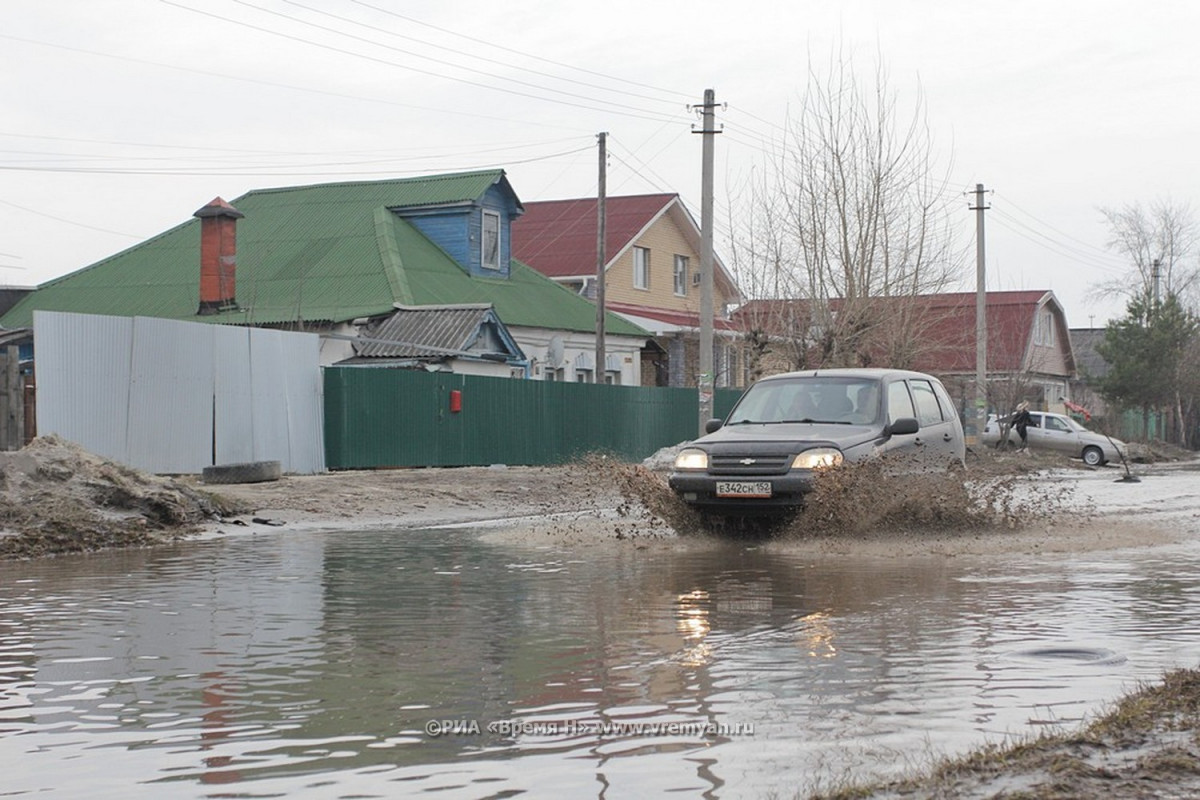 Часть территории у дома №48 на улице Гороховецкой в Нижнем Новгороде оказалась затоплена