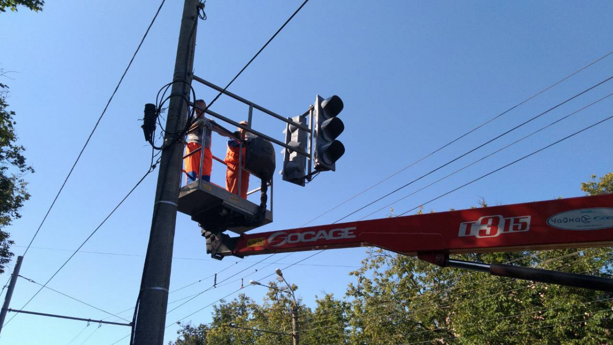 Светофор на проспекте Октября в Автозаводском районе отремонтирован