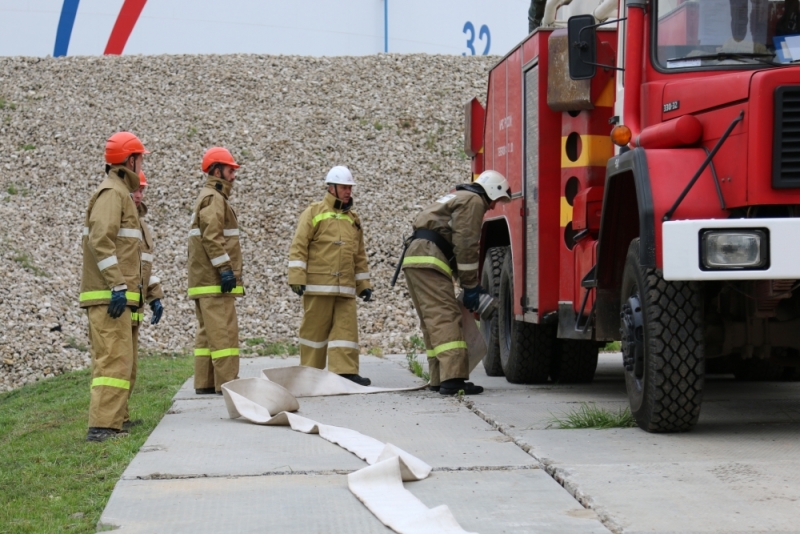 Учения МЧС: спасатели «предотвратили» взрыв резервуара на нефтяном объекте в Кстовском районе