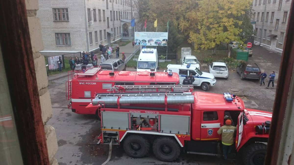 Свыше 50 человек и более 10 единиц техники тушили пожар в нижегородской школе № 144