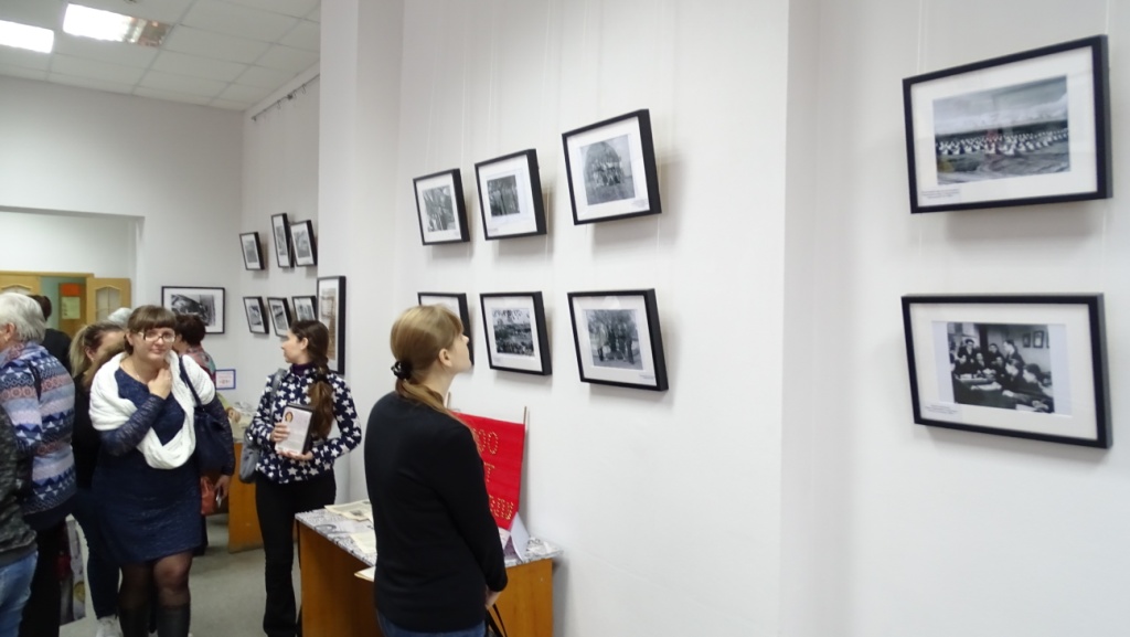 Более 100 исторических фотографий представили на выставке «Эпоха комсомола» в Автозаводском районе