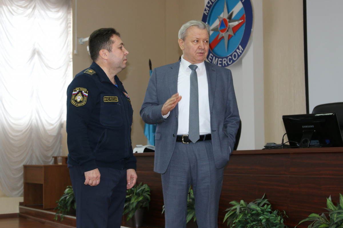Замгубернатора Дмитрий Краснов с рабочим визитом посетил региональное ГУ МЧС России