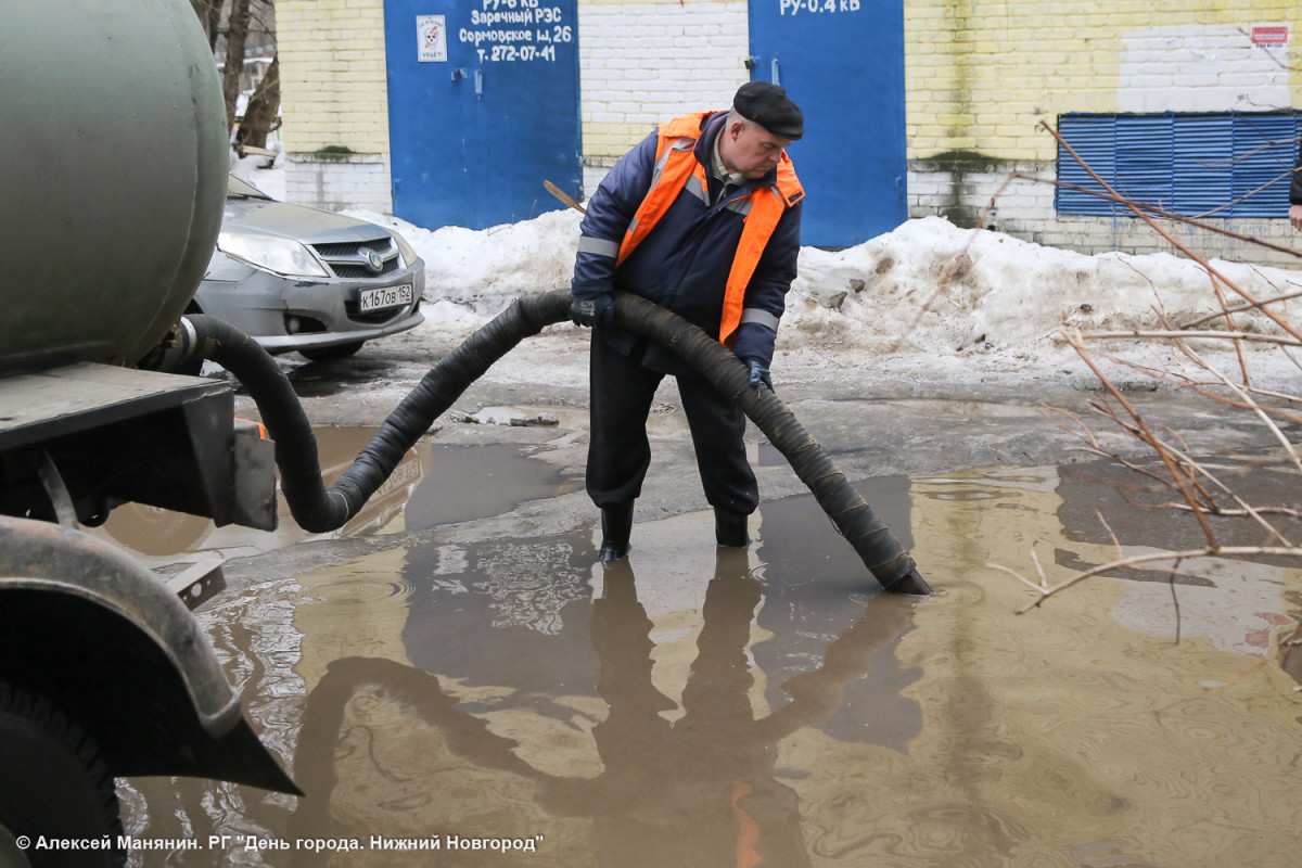 Более 2 тысяч кубометров воды откачано за сутки с улиц Нижнего Новгорода