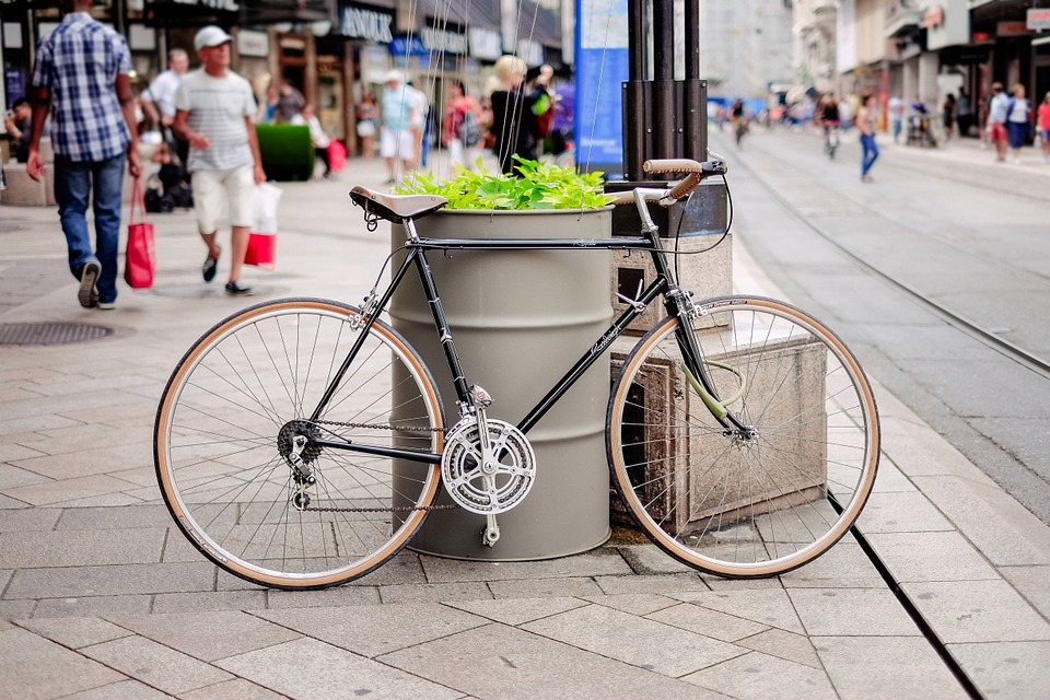 Житель Дзержинска попросил у прохожего велосипед покататься и угнал его