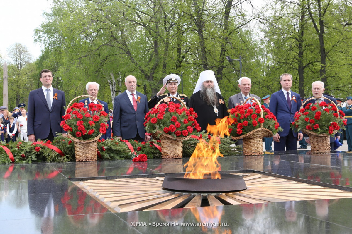 Губернатор возложил цветы к Вечному огню в Нижнем Новгороде