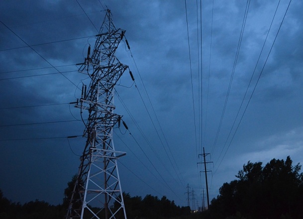 «Нижновэнерго»: находиться вблизи энергообрудования во время грозы опасно
