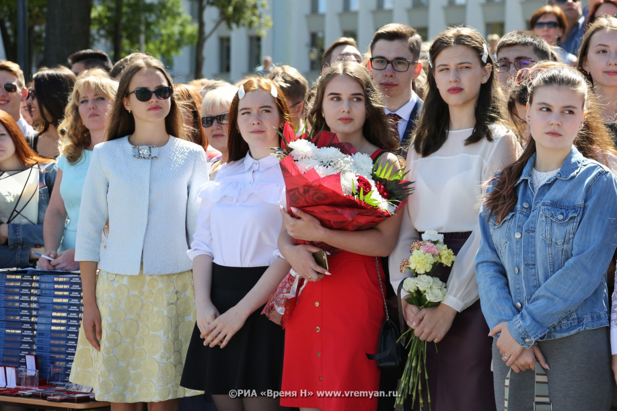 Отличившимся выпускникам школ вручили золотые медали в Нижегородском кремле
