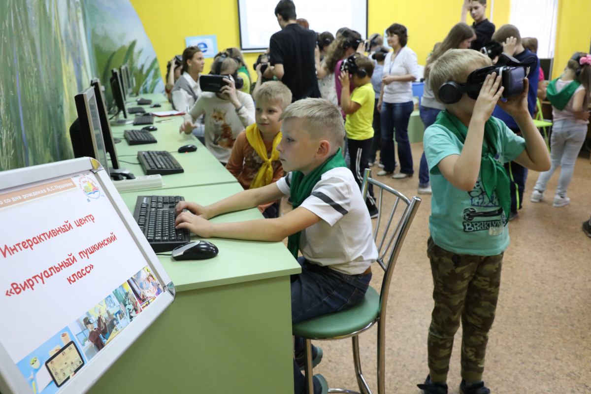 Александр Югов открыл виртуальный класс в Нижегородской областной детской библиотеке