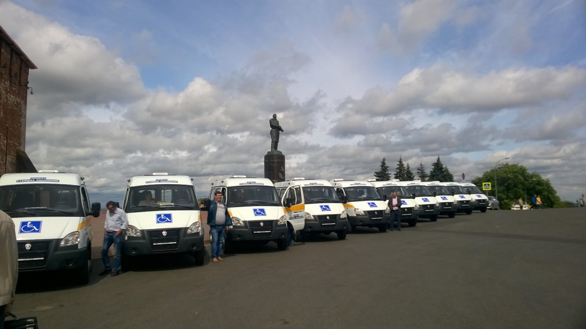 10 Центров социального обслуживания в Нижегородской области получили новые микроавтобусы