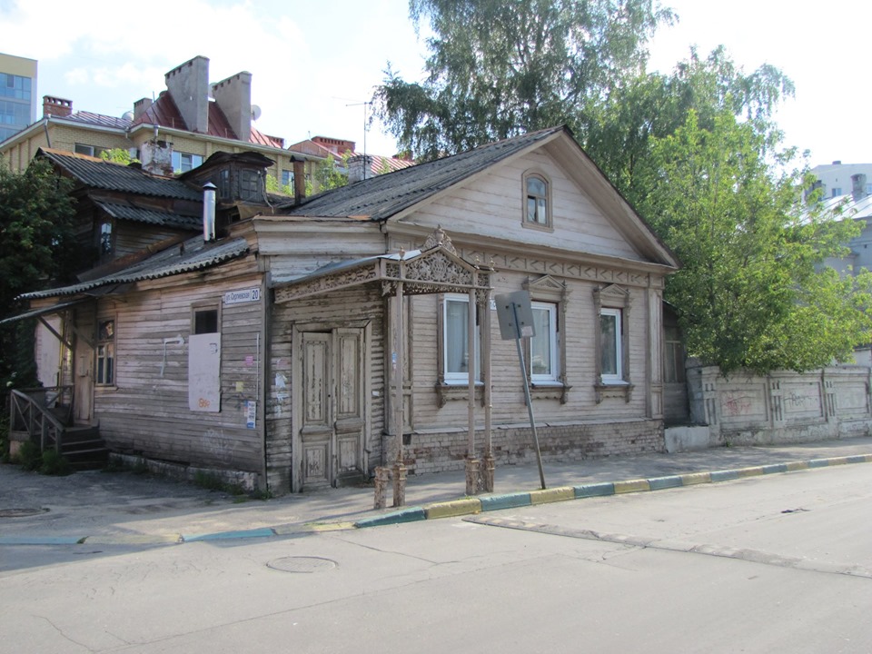 Редкий резной козырек дома на Сергиевской демонтировали и вывезли