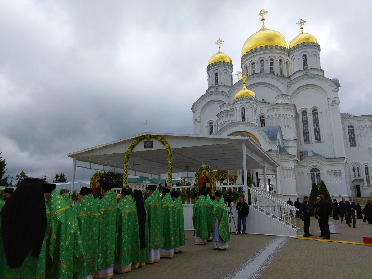 Патриарх Московский и всея Руси Кирилл прибыл в Свято-Троицкий Серафимо-Дивеевского монастырь для проведения Божественной литургии