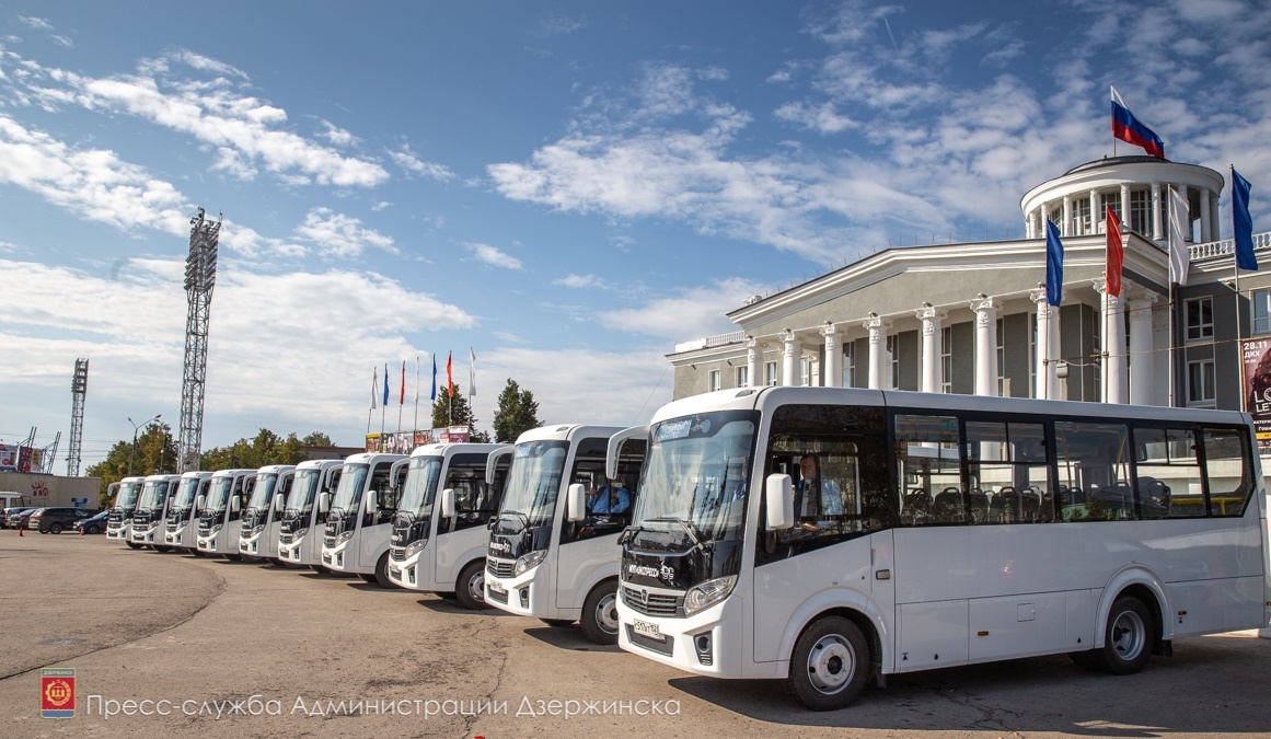 Дзержинцам представили новые низкопольные автобусы