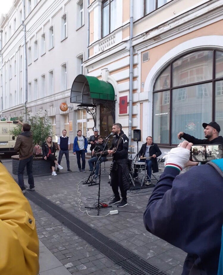 ВИДЕО: UMA2MAN бесплатно спели в центре Нижнего Новгорода ВИДЕО: UMA2MAN бесплатно спели в центре Нижнего Новгорода