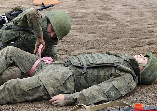 Защиту войск, эвакуацию раненых и заправку танков тренируют на учениях «Щит Союза-2019» в Мулине