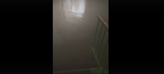 Подъезд жилого дома в Дзержинске затопило кипятком