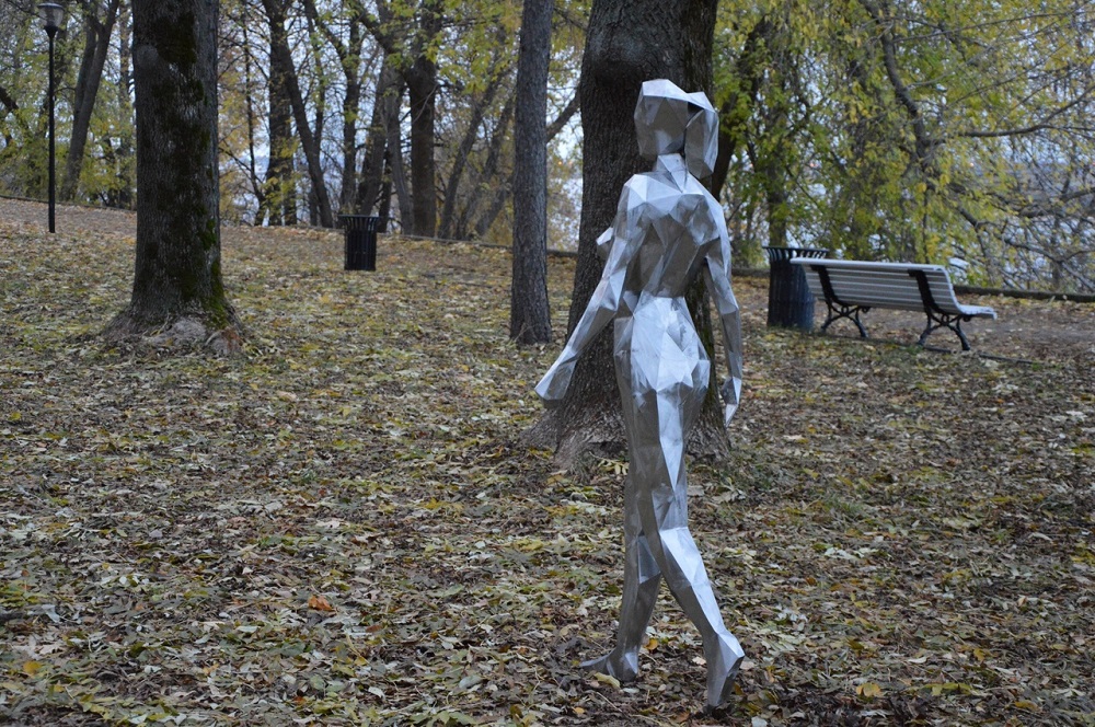 Настоящая железная леди появилась в Александровском саду