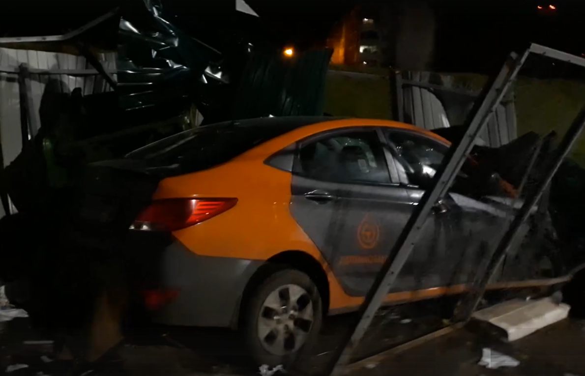 Каршеринговый автомобиль «выбросили» на помойку в Нижнем Новгороде