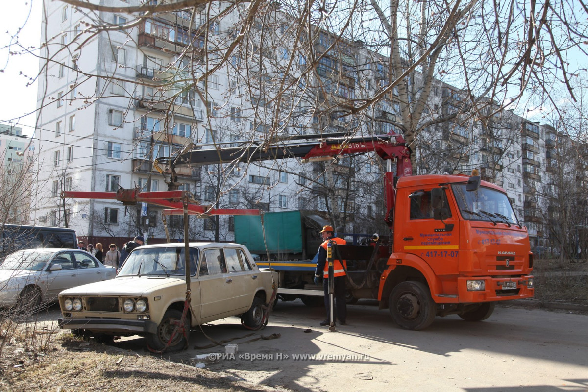 Нижегородских автолюбителей активно штрафуют за парковку на газонах