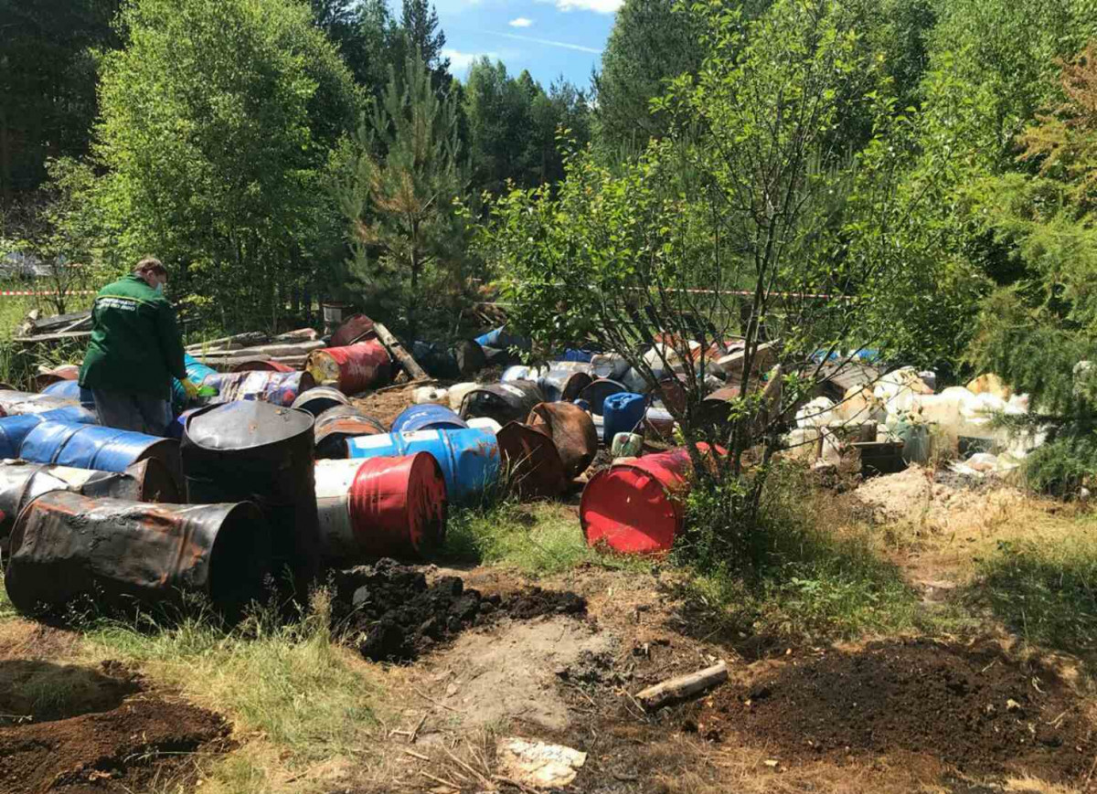 Свалка ядовитых отходов обнаружена в Володарском районе