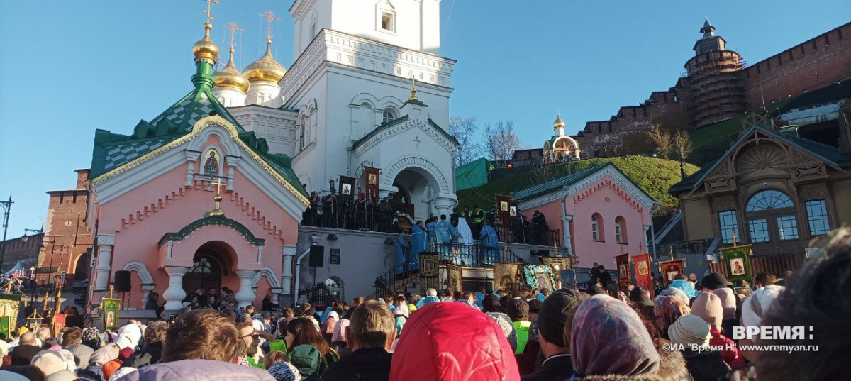 Нижегородцы вышли на Крестный ход в честь Дня народного единства