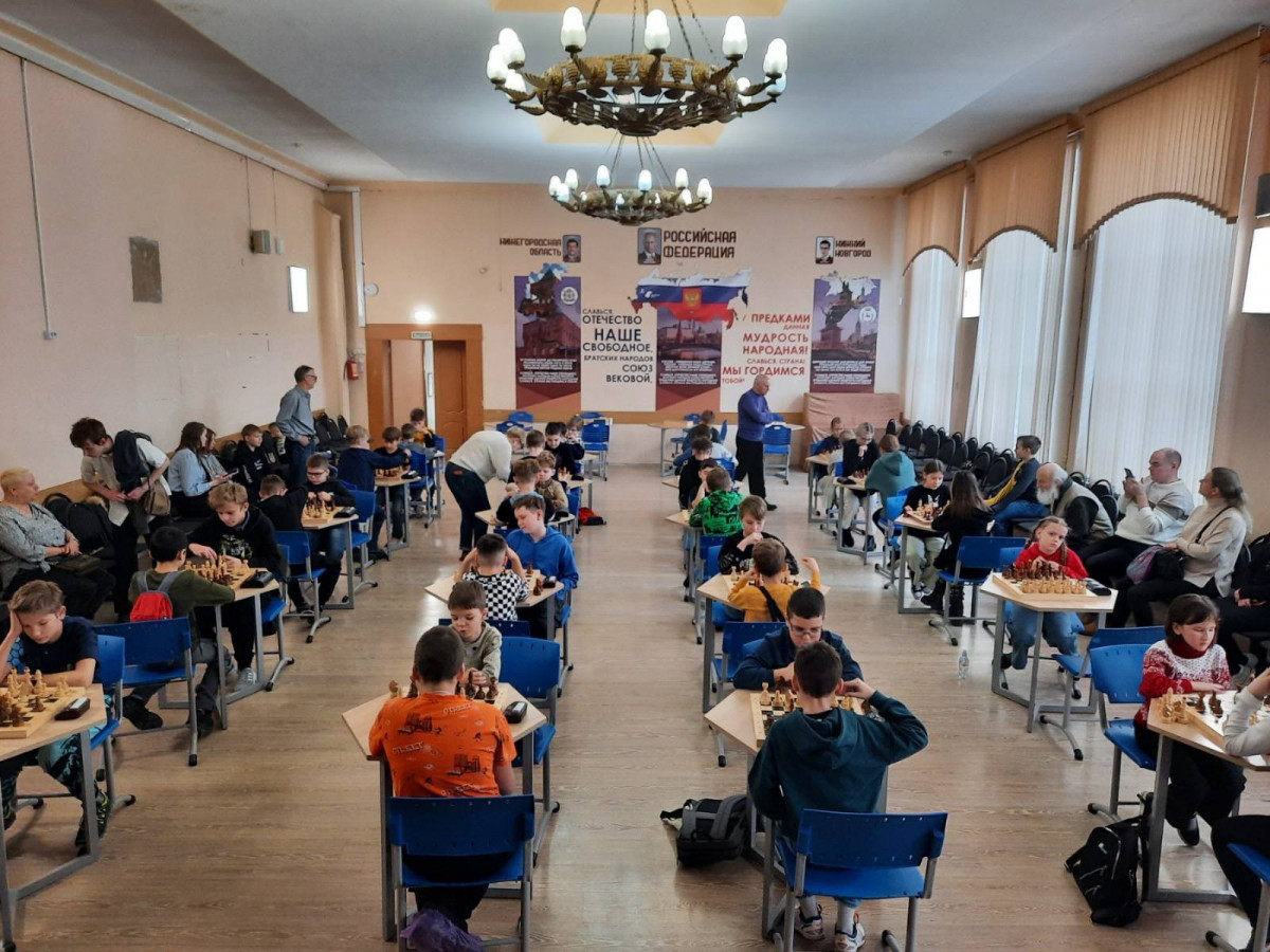 Команды школ №№21, 172 и лицея №87 представят Московский район на городском этапе соревнований по шахматам «Белая ладья»