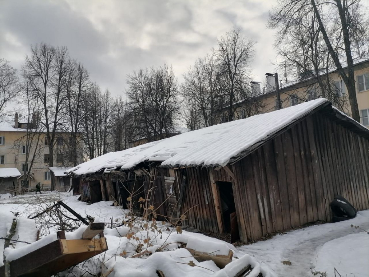 Аварийные сараи демонтировали на улице Бекетова в Нижнем Новгороде