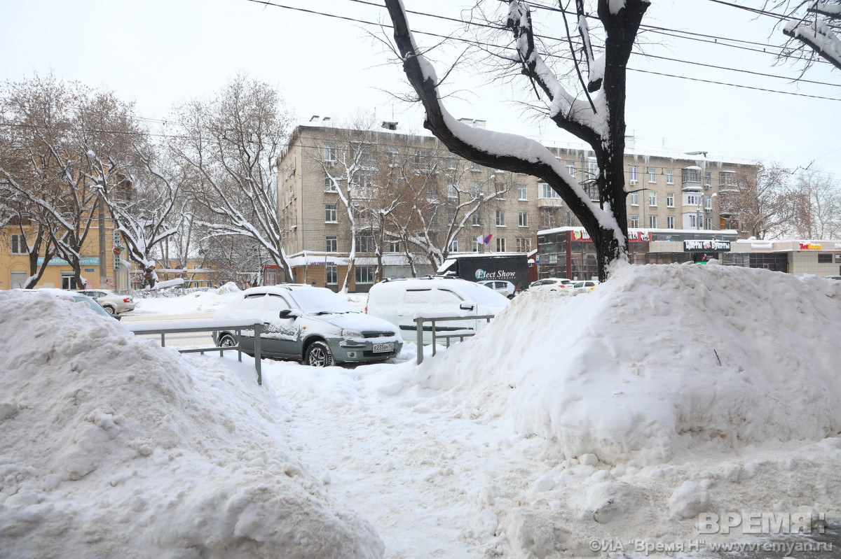 Нижегородцев начали штрафовать за парковку в местах уборки снега