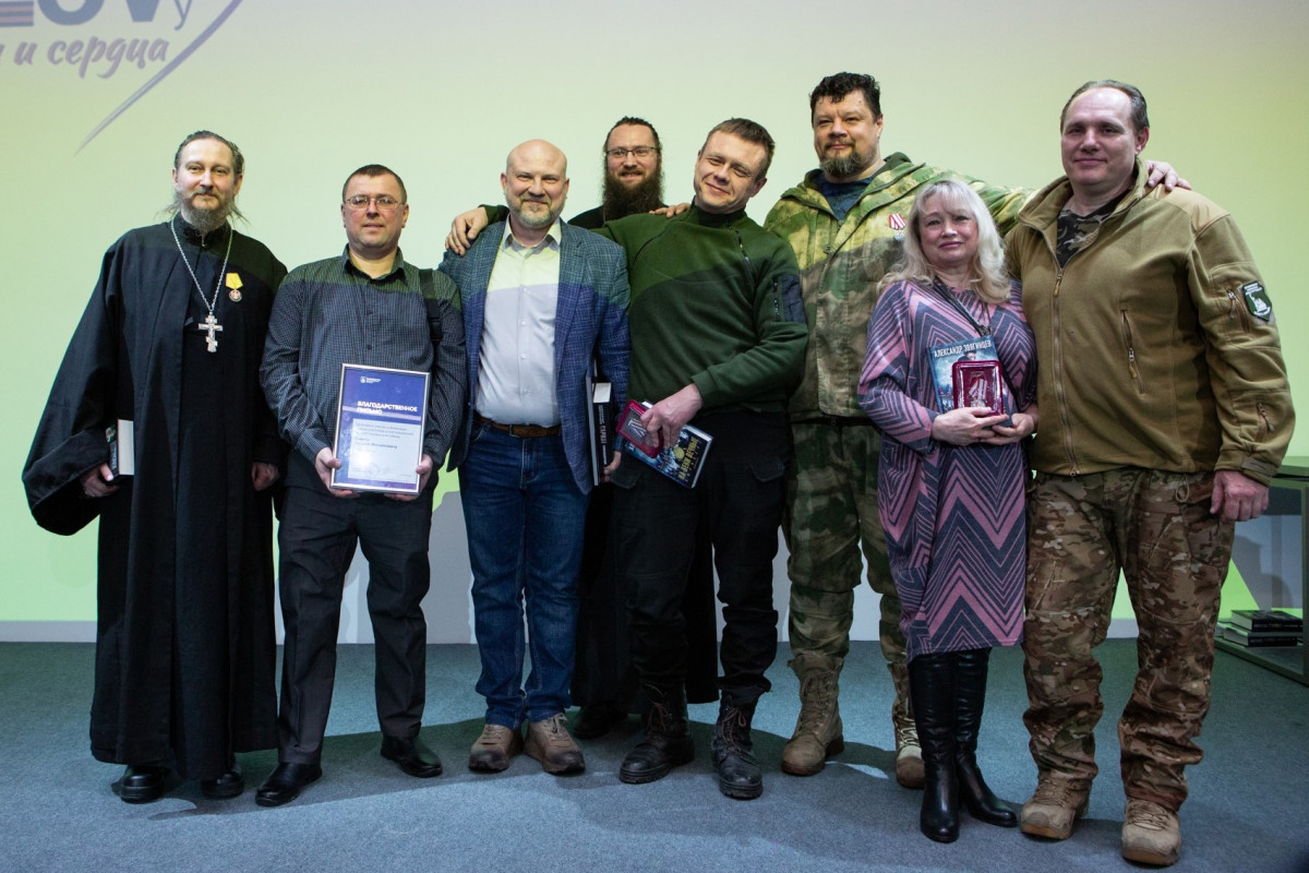 Добровольцев из Дзержинска наградили за помощь военнослужащим в зоне СВО