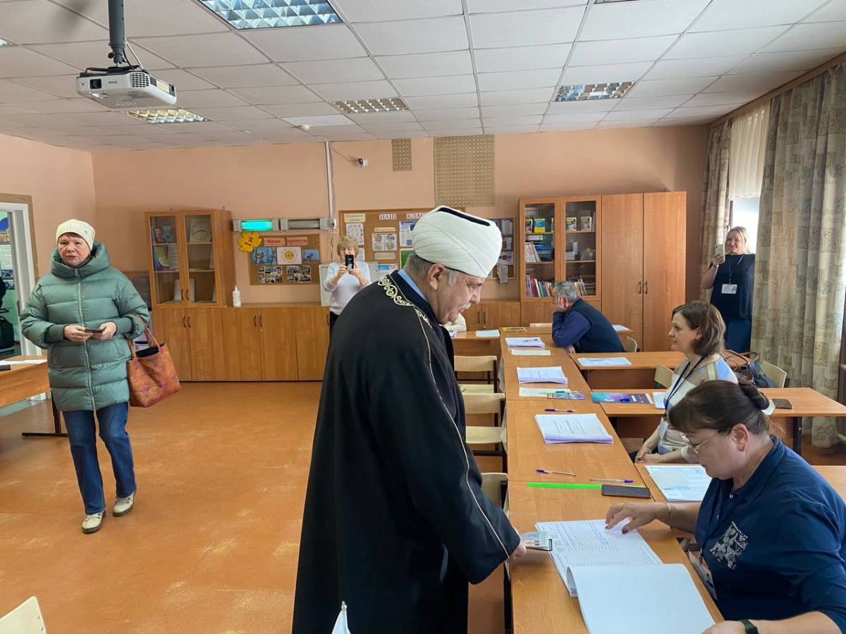 Председатель ДУМНО Гаяз-хазрат Закиров принял участие в голосовании на избирательном участке