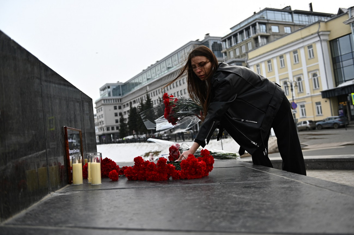 Стихийный мемориал в память о погибших в «Крокус сити холле» появился в Нижнем Новгороде