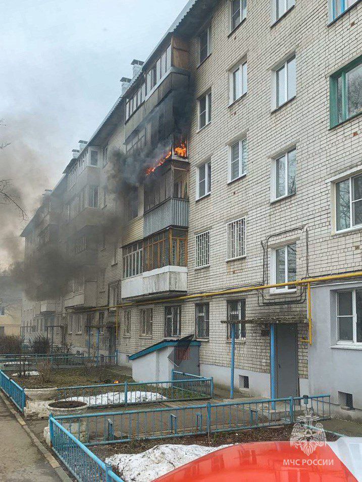 Пожарные спасли мужчину из горящей квартиры в Нижнем Новгороде