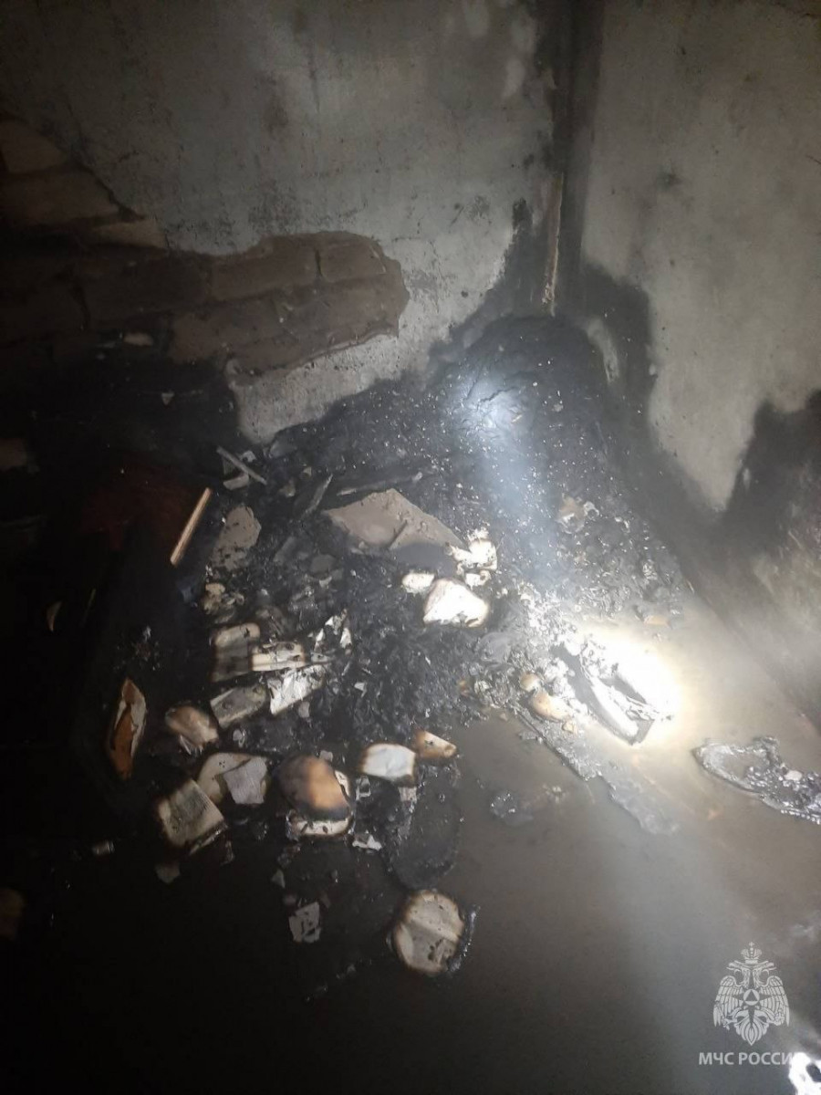 30 человек эвакуировали из-за возгорания мусора в подвале дома на Ярмарочном проезде