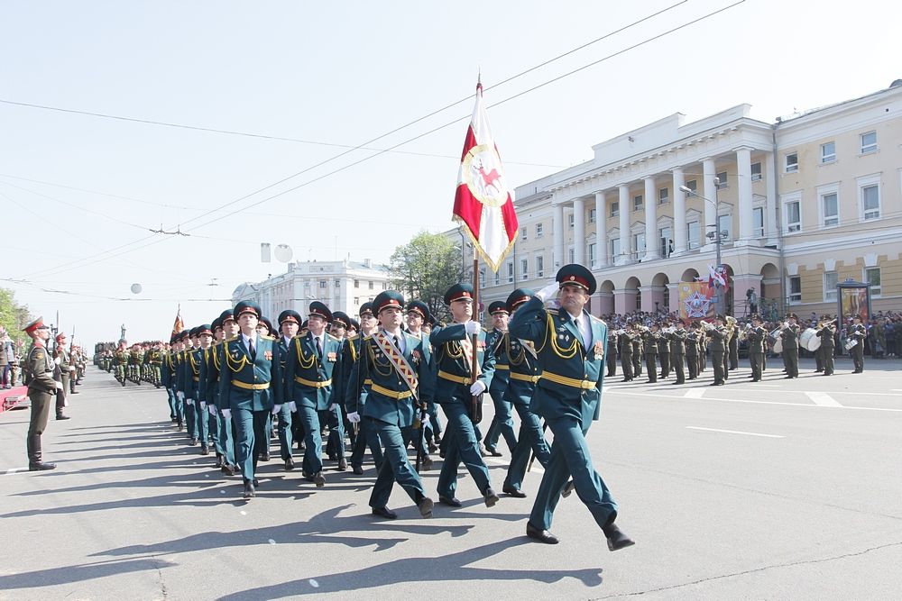 Состоялся парад победы на площади. Парад 2012 площадь Минина. Площадь Минина и Пожарского парад. Шествие на Минина. 9 Мая пл Минина.