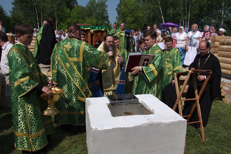 закладка храма редькино