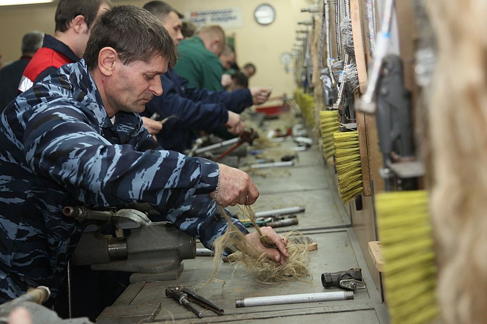 Работа нижегородская область вакансии. Соревнования слесарей. Слесарь ЖКХ. Конкурс слесарей. Слесарь зарплата.