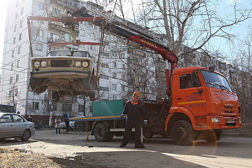 Эвакуация автомобильным транспортом. Брошенный автотранспорт. Эвакуация автотранспортом. Брошенный автотранспорт в Королёве.