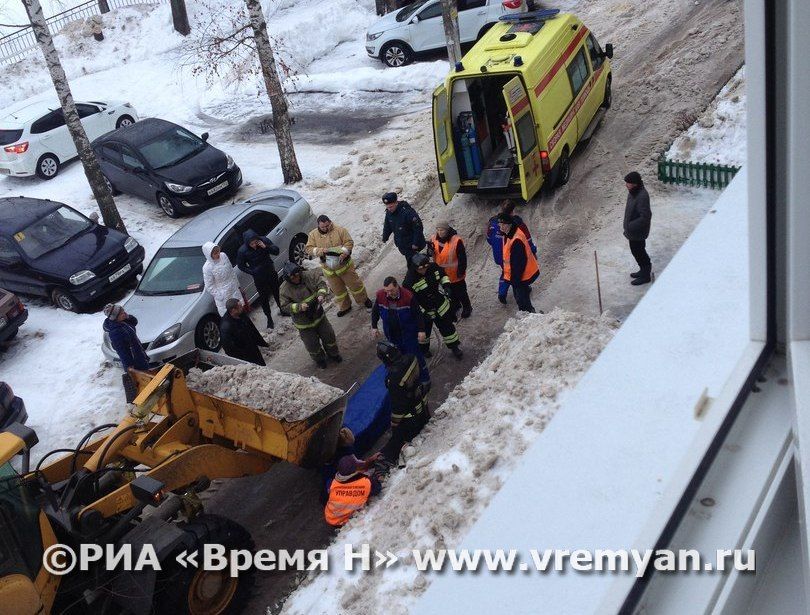 Снегоуборочный трактор сбил женщину