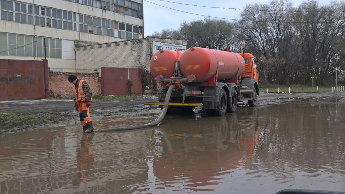 Откачка жидкости. Люберецкий Водоканал откачивание воды. Откачка воды. Откачка сточных вод. Откачка талых вод.