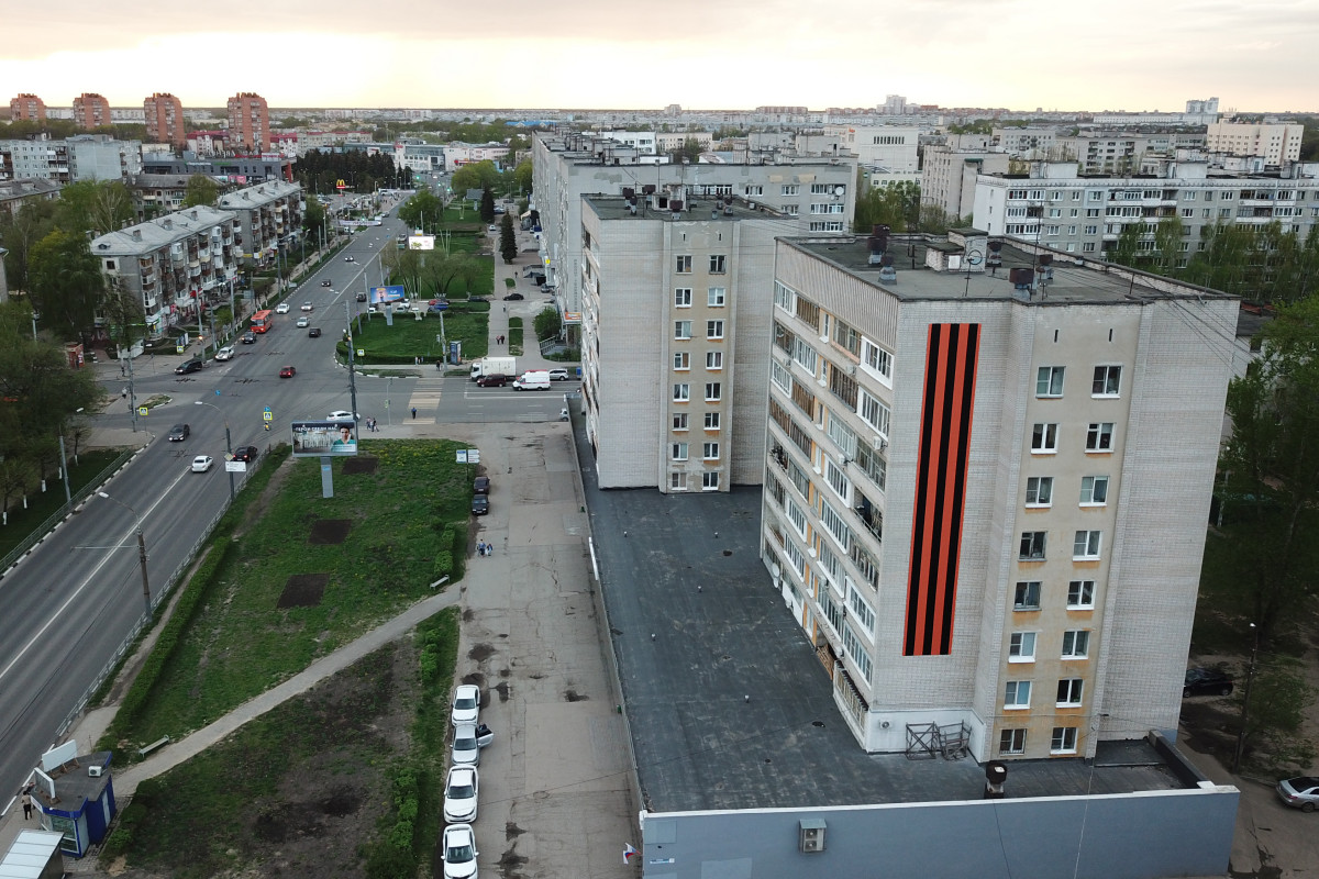 Георгиевские ленты украсили дома в Нижнем Новгороде, Арзамасе и Дзержинске  | Информационное агентство «Время Н»