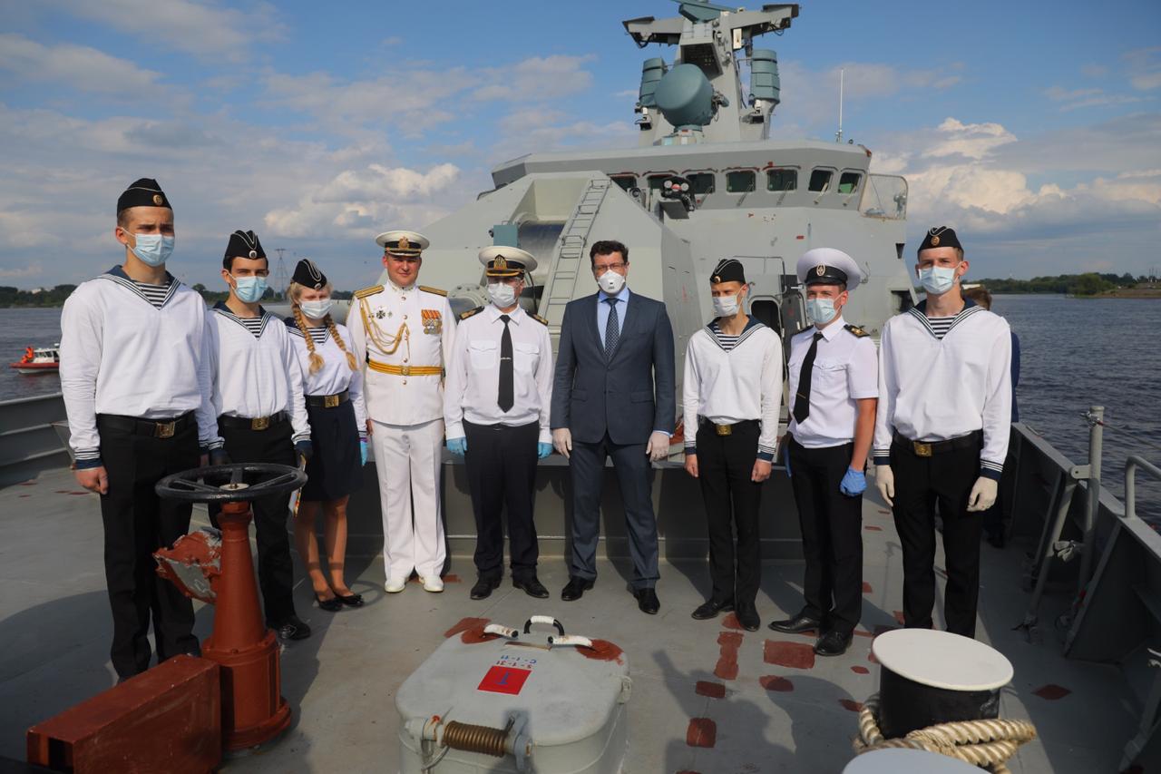 Ship's crew. Командир корабля Великий Устюг. Великий Устюг корабль ВМФ. Экипаж Великий Устюг. Командир МРК Великого Устюга.