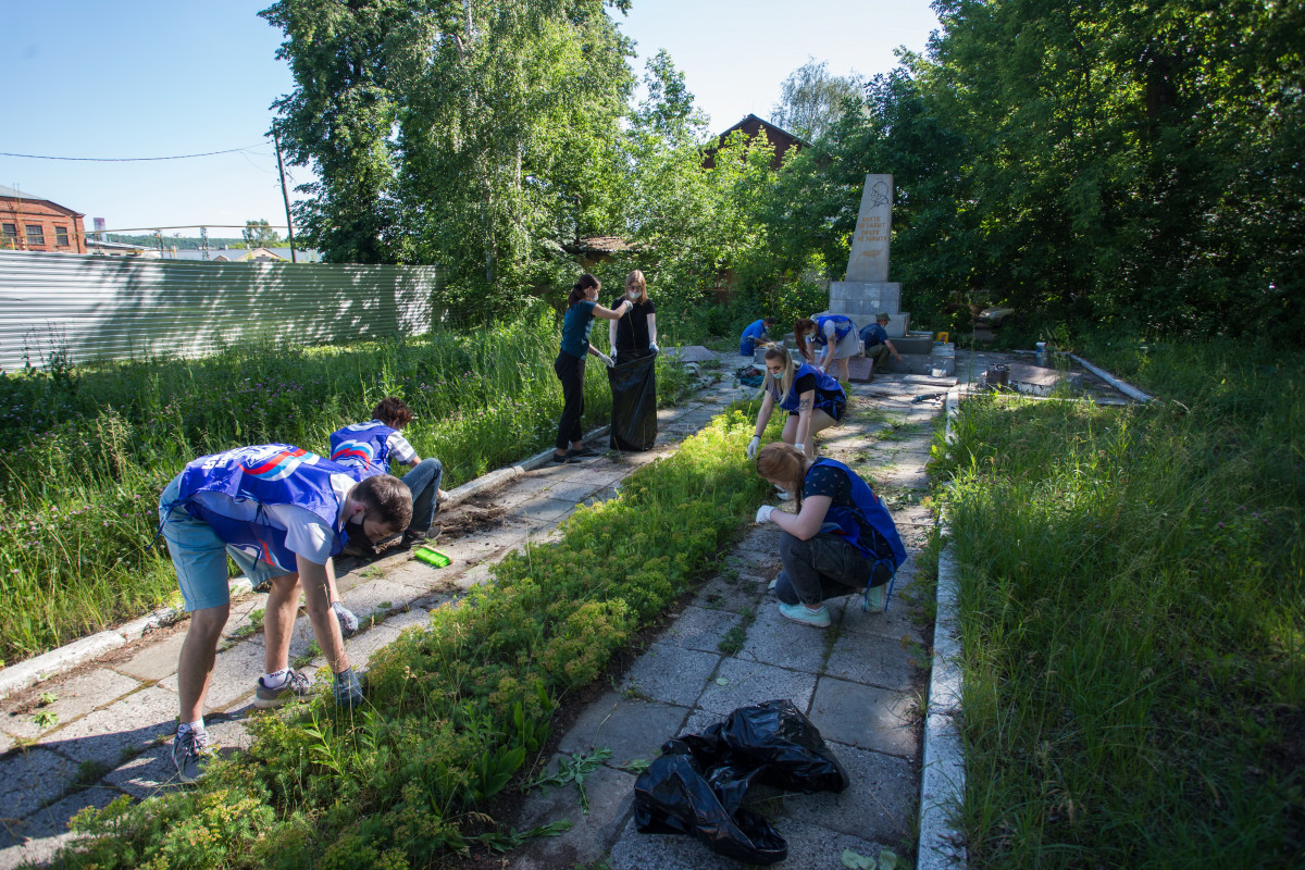 Приводить в память