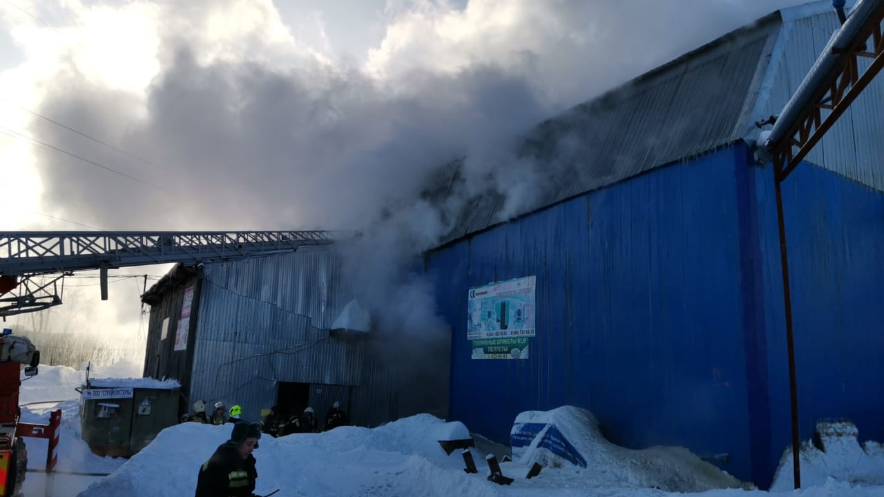 Пожар на алексеевской нижний новгород сегодня. Пожар в районе мясокомбината сейчас. Пожар на ул. Левинка. Пожар на Ильинке Нижний Новгород.