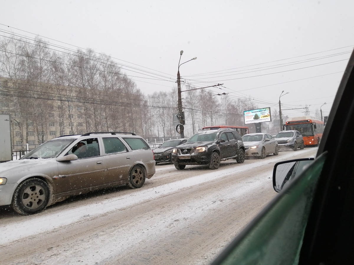 Десятибалльные пробки сковали движение в Нижнем Новгороде