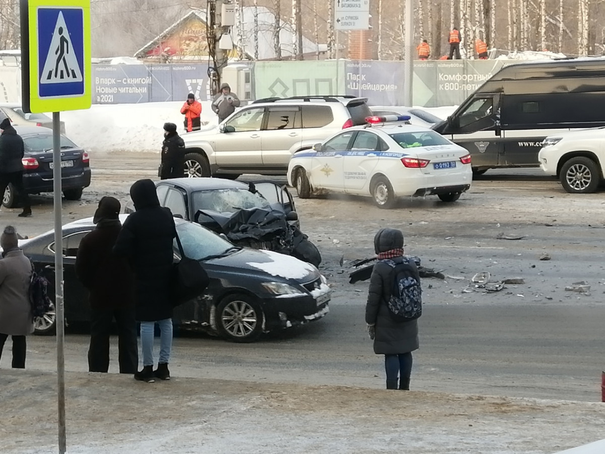 Дтп гагаринский. ДТП на проспекте Гагарина Нижний Новгород. ДТП Нижний Новгород вчера на Гагарина. ДТП пр Гагарина Нижний Новгород сегодня. ДТП Нижний Новгород сегодня на проспекте Гагарина.