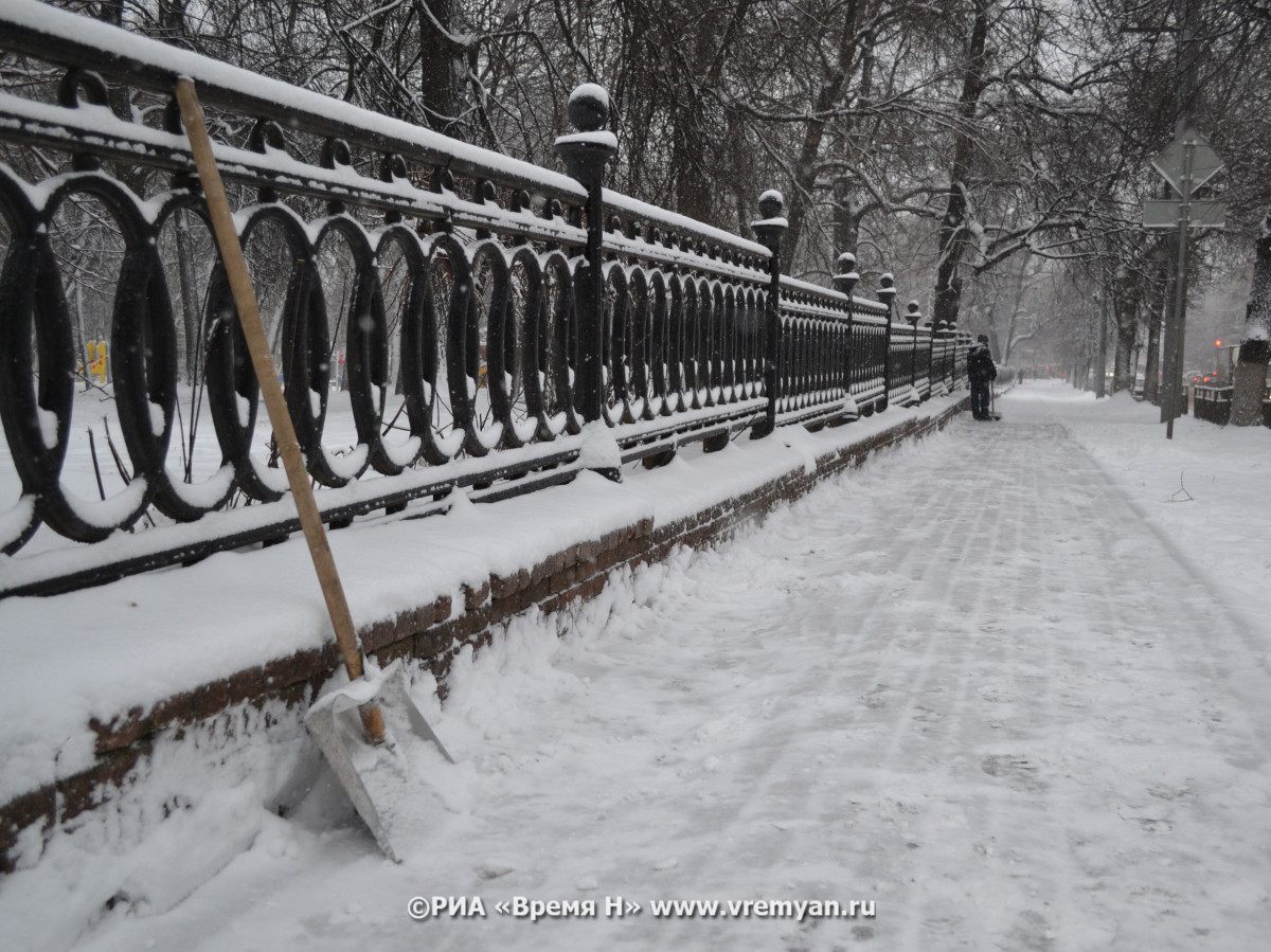 В Нижнем Новгороде при уборке снега из сугроба выскочил карбыш