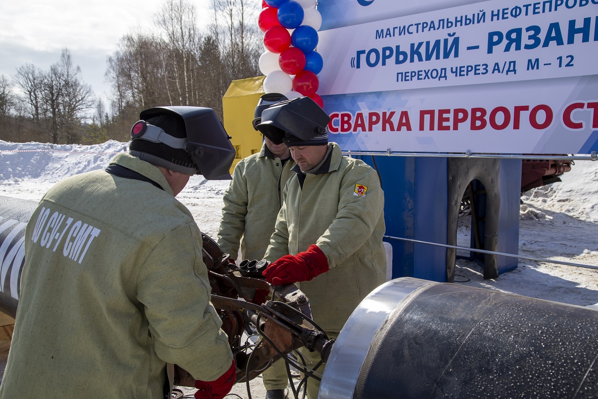 Сварочно-монтажные работы начались в местах пересечений с автодорогой М-12  | Информационное агентство «Время Н»