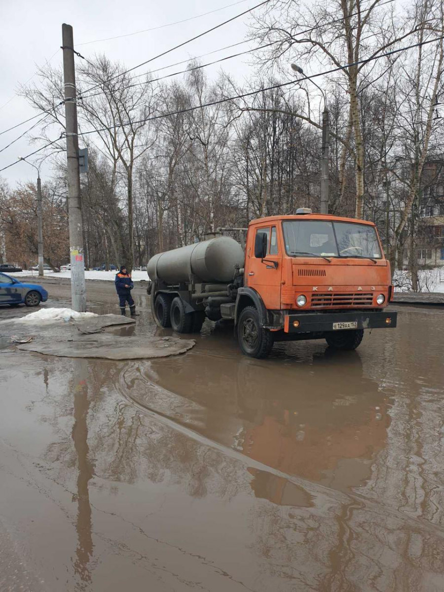 Ежедневно в Ленинском районе отрабатываются заявки жителей по откачке талых  вод | Информационное агентство «Время Н»