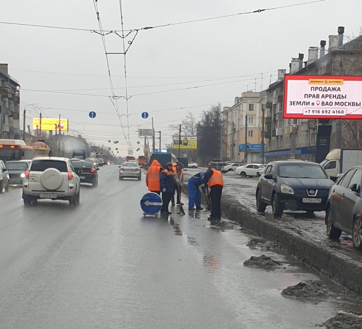 Ежедневно в Ленинском районе отрабатываются заявки жителей по откачке талых  вод | Информационное агентство «Время Н»